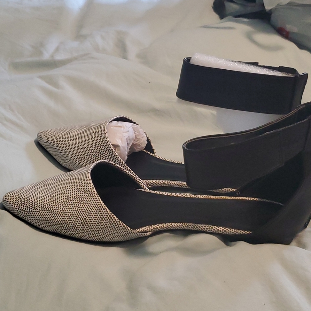 💕4/$25💕 Super cute animal print sandals